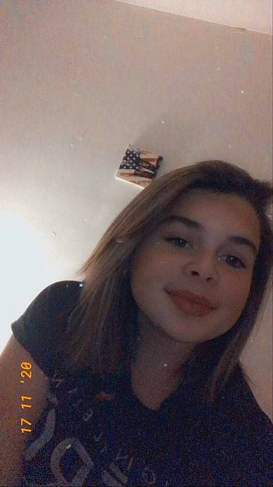 Ambre participe au concours pour gagner de l'argent avec cette photo : bangs, black_hair, chin, cool, ear, eyebrow, eyelash, eyewear, flash_photography, forehead, happy, head, jaw, joy, lip, long_hair, mouth, neck, nose, person