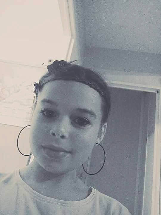 Ambre participe au concours pour gagner de l'argent avec cette photo : chin, cool, ear, eye, eyebrow, eyelash, eyewear, forehead, hair, happy, headgear, iris, jaw, joy, lip, mouth, neck, nose, person, shoulder