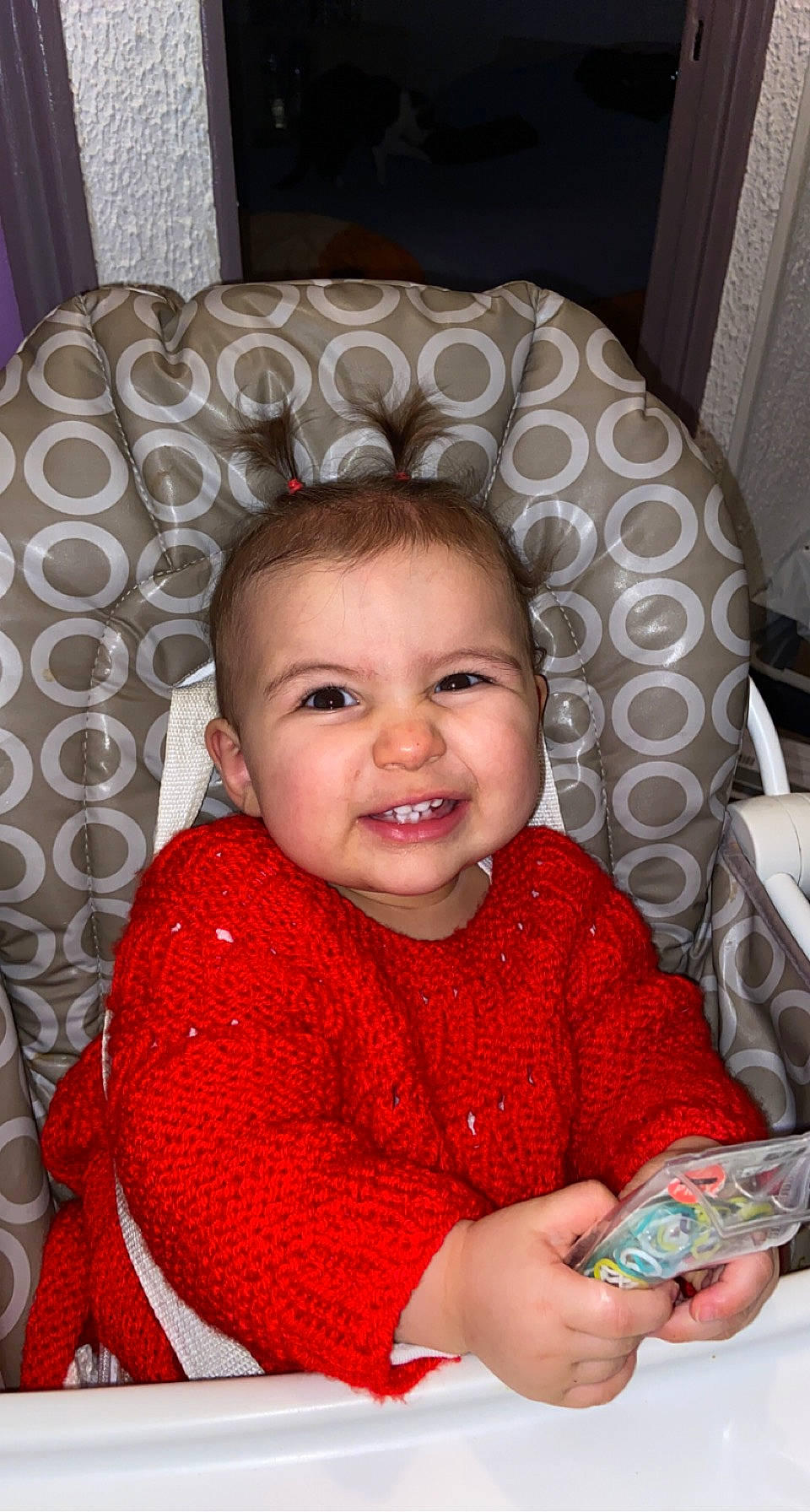 Kélya a rejoint le concours — aidez-le/la à gagner de superbes lots ! baby, baby_products, baby_toddler_clothing, cheek, child, comfort, curtain, facial_expression, hairstyle, happy, head, iris, joy, pattern, person, product, room, sitting, skin, sleeve