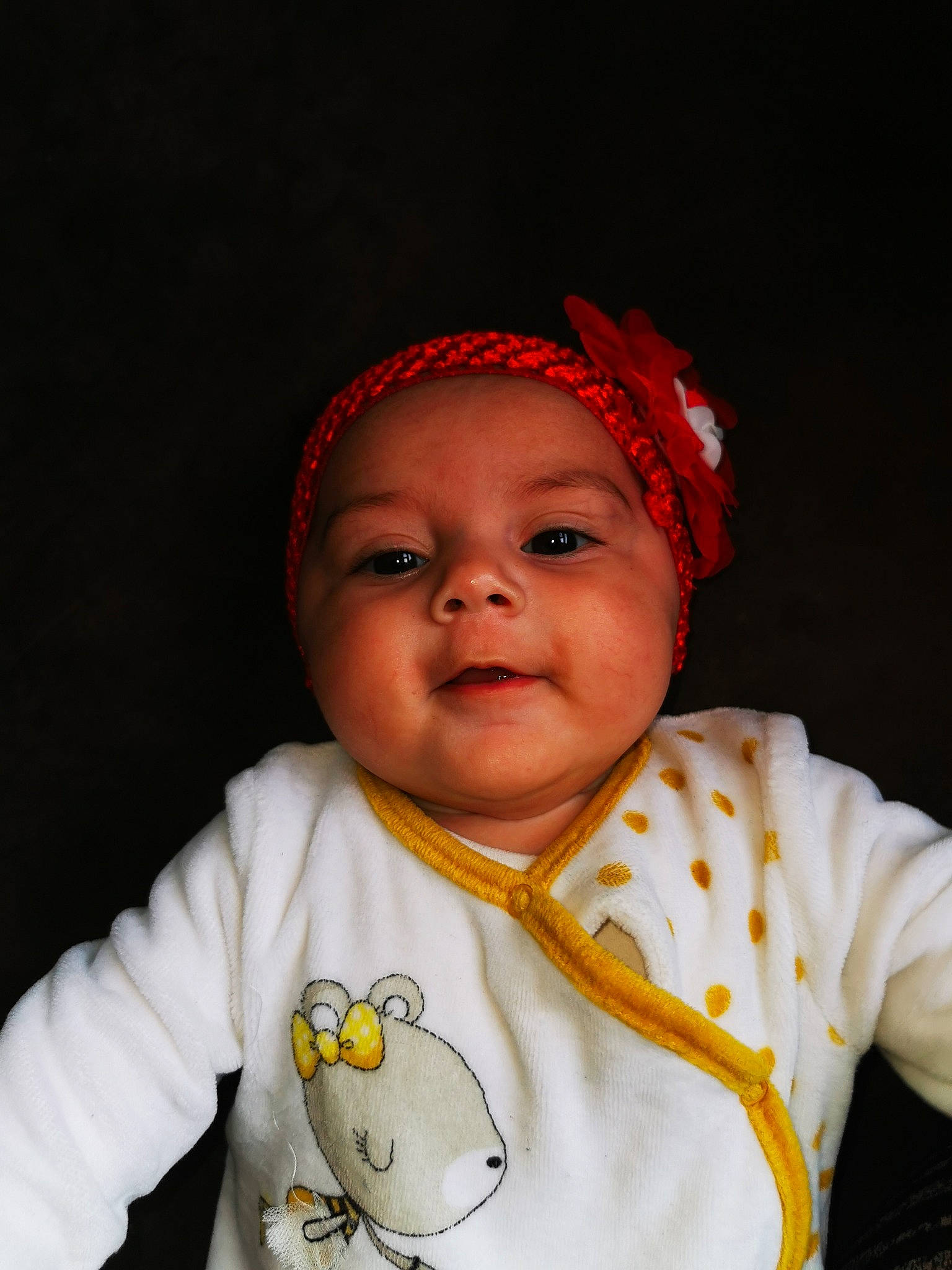 Sema participe au concours pour gagner de l'argent avec cette photo : baby, baby_toddler_clothing, cap, cheek, collar, costume_hat, eye, eyebrow, face, happy, head, headwear, human_body, iris, jacket, lip, nose, person, sleeve, smile