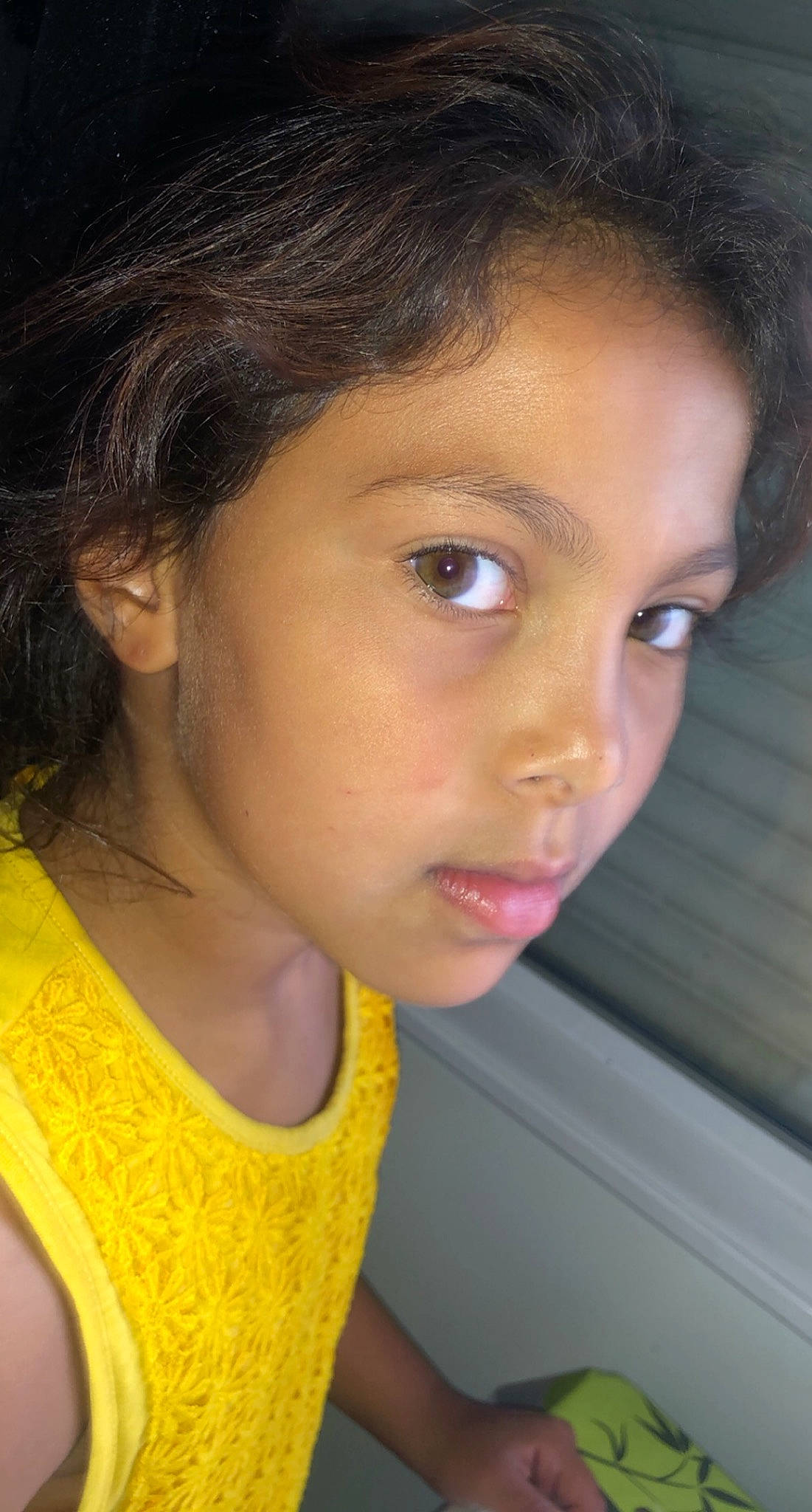 Assyl participe au concours pour gagner de l'argent avec cette photo : beauty, black_hair, cheek, chin, ear, eye, eyebrow, eyelash, face, forehead, hair, hairstyle, head, jaw, lip, neck, nose, person, skin, smile