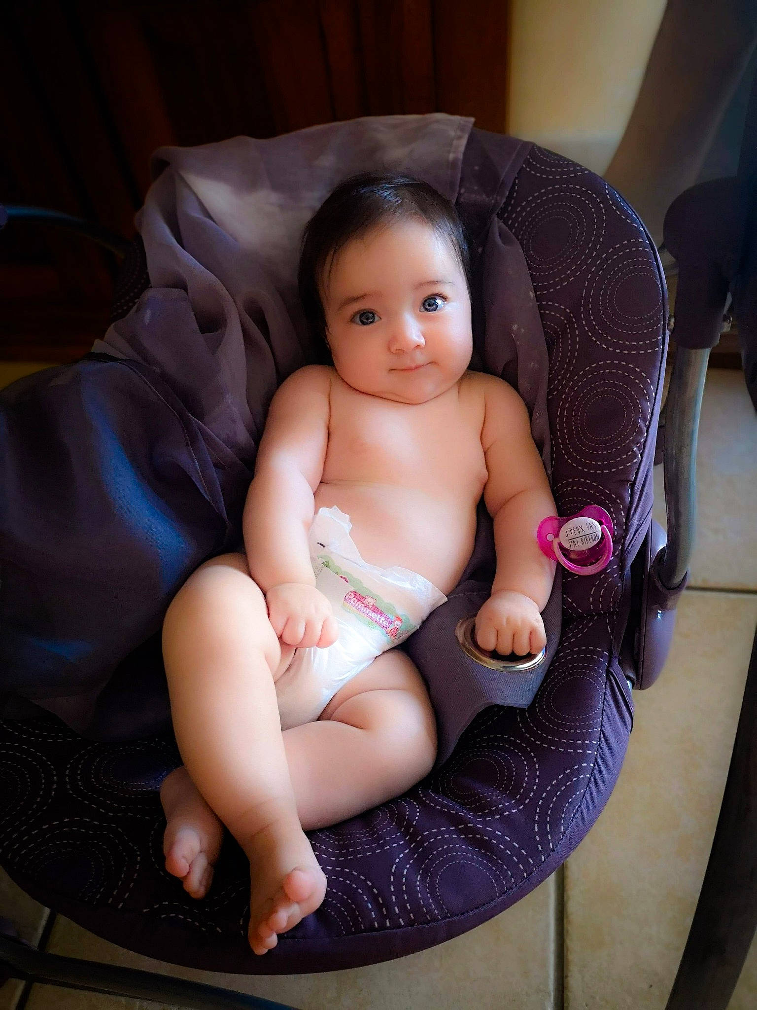ChloÉ participe au concours pour gagner de l'argent avec cette photo : baby, black_hair, chair, cheek, child, leg, person, sitting, skin, toddler