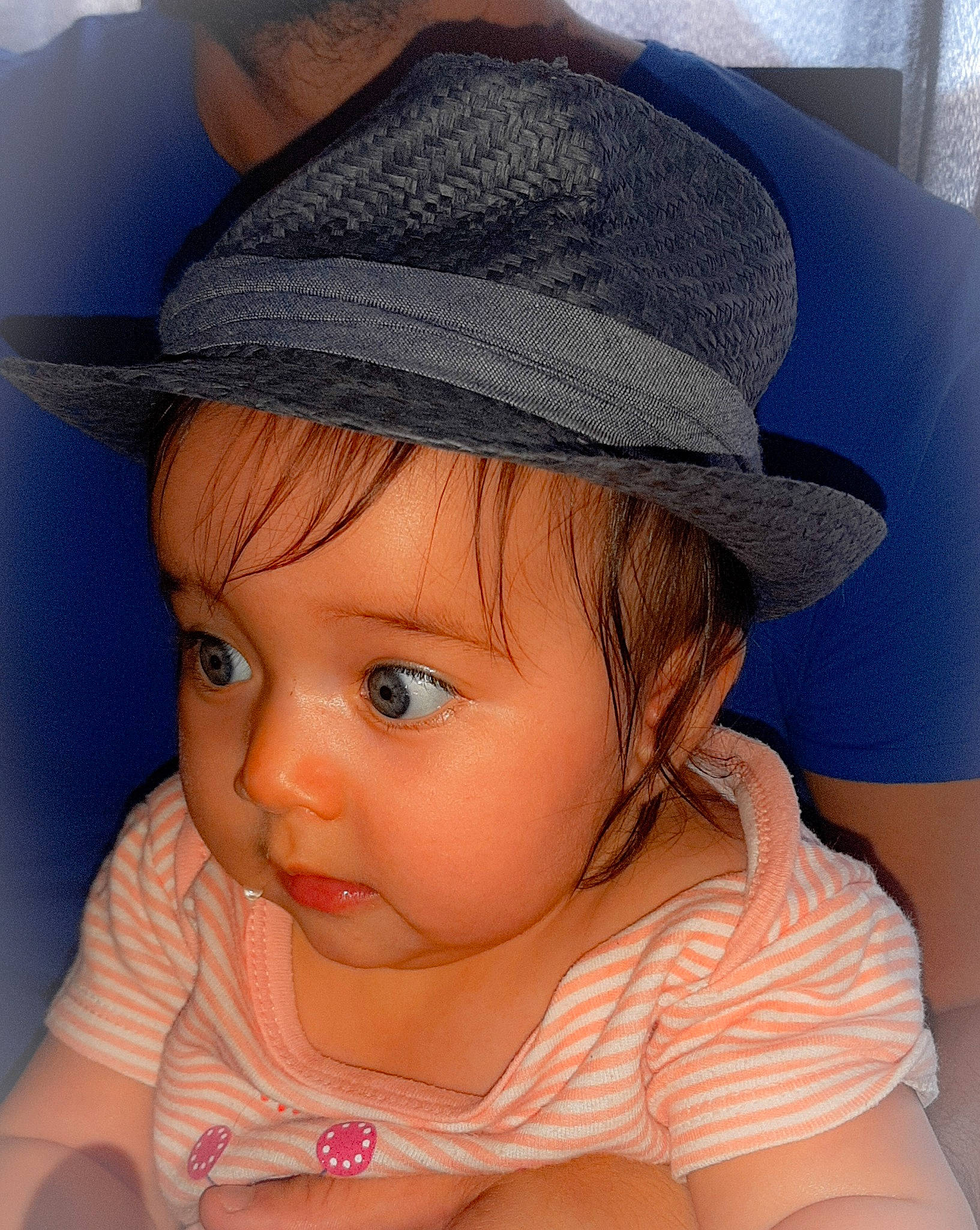 ChloÉ participe au concours pour gagner de l'argent avec cette photo : cheek, child, clothing, costume_hat, fashion_accessory, hat, headgear, lip, person, skin, sun_hat, toddler