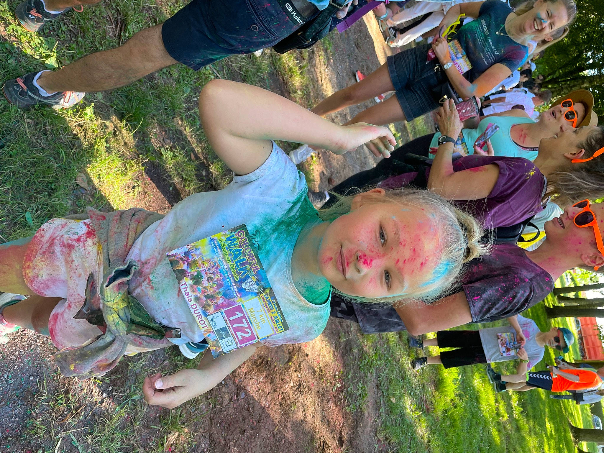 Thaïs participe au concours pour gagner de l'argent avec cette photo : event, footwear, fun, grass, green, happy, headwear, joy, leisure, people, people_in_nature, person, plant, recreation, shoe, shorts, smile, sneakers, summer, t_shirt