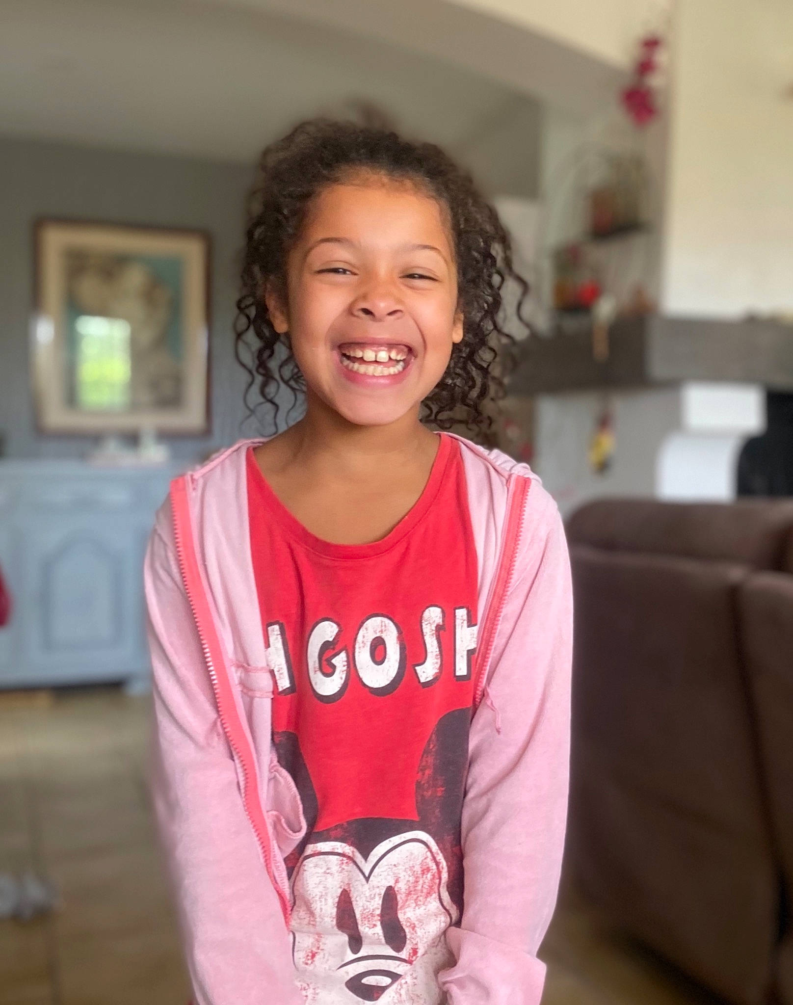 Leah participe au concours pour gagner de l'argent avec cette photo : child, cool, fun, happy, joy, outerwear, person, pink, sleeve, smile, t_shirt