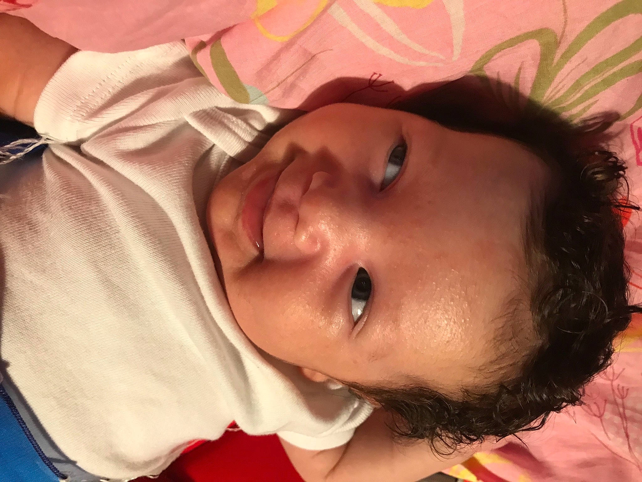 Emy participe au concours pour gagner de l'argent avec cette photo : beauty, black_hair, cheek, child, chin, close_up, ear, eye, eyebrow, eyelash, face, forehead, hair, head, lip, mouth, neck, nose, person, skin