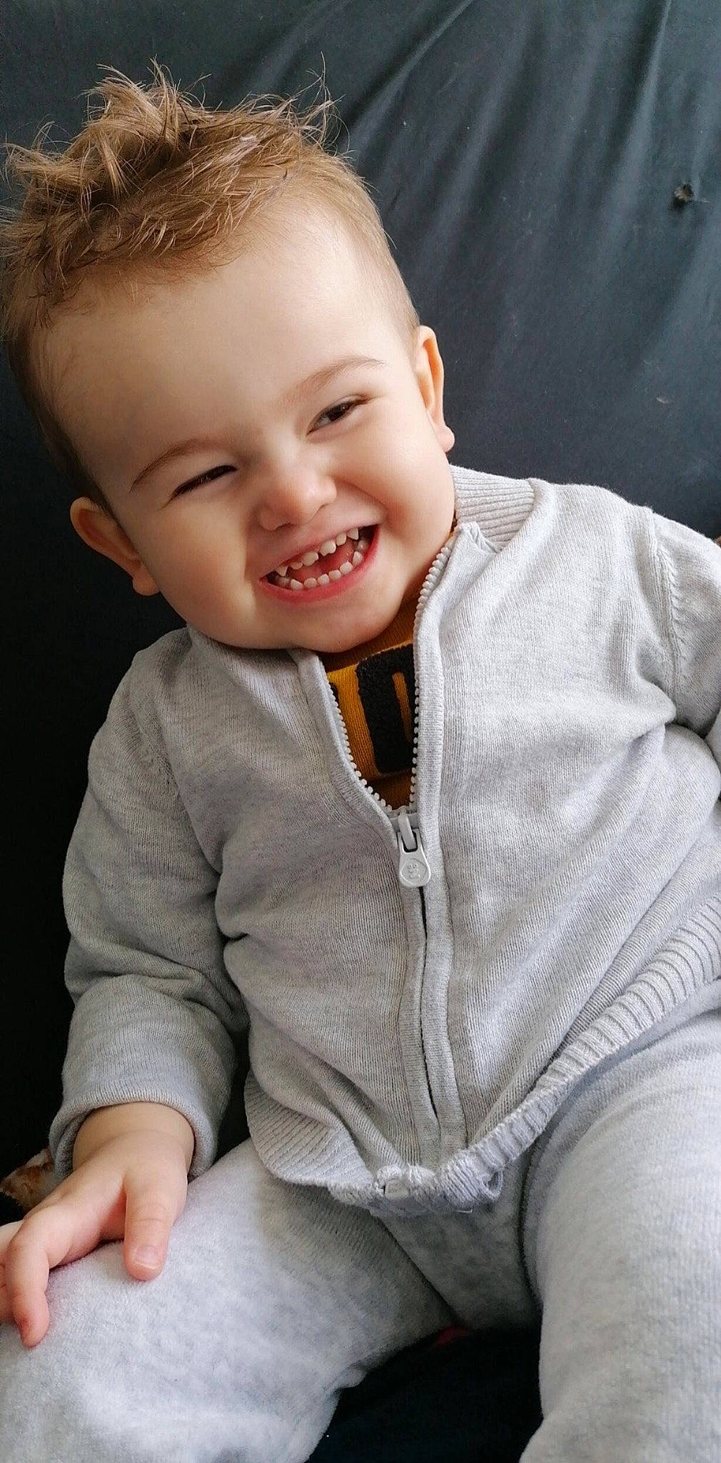 Kayden a rejoint le concours — aidez-le/la à gagner de superbes lots ! baby, cheek, child, child_model, chin, ear, face, facial_expression, happy, joy, laugh, lip, nose, outerwear, person, photography, portrait_photography, sitting, skin, sleeve