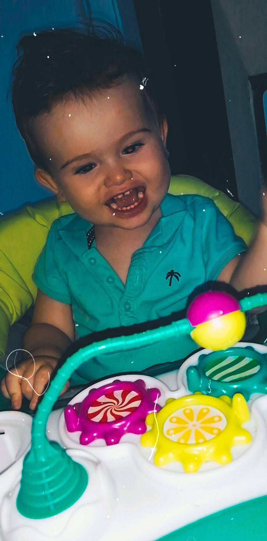 Kayden participe au concours pour gagner de l'argent avec cette photo : birthday, cheek, child, food, fun, happy, party, person, play, play_doh, smile, toddler, toy