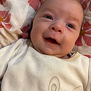 Noelio participe au concours pour gagner de l'argent avec cette photo : baby, infant, smiling, face, eyes, onesie, clothing, blanket, floral_pattern, cute, happy, portrait, child, newborn, skin, head, mouth, expression, lying_down, soft