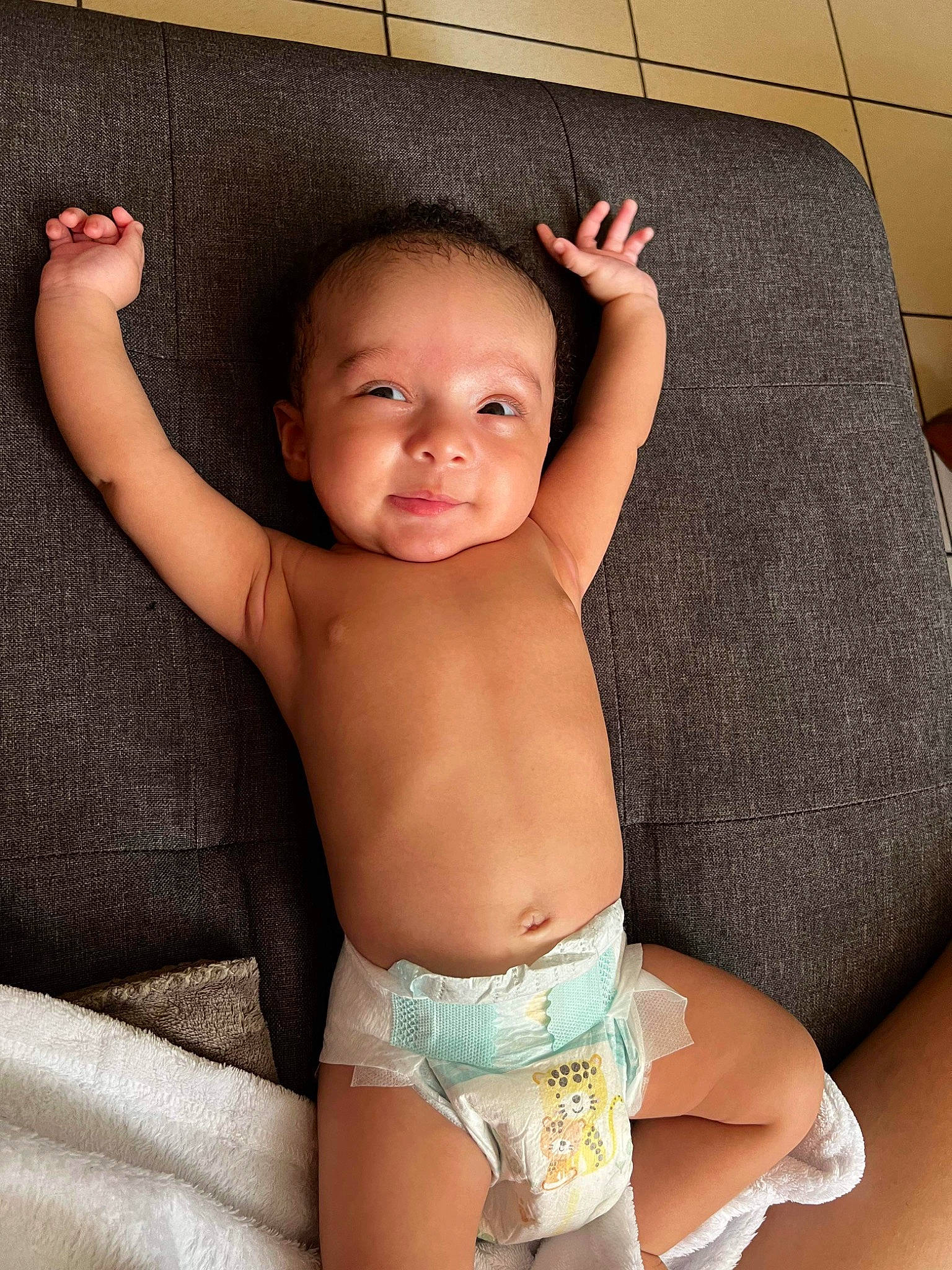 Lamine a rejoint le concours — aidez-le/la à gagner de superbes lots ! arm, baby, cheek, chest, finger, human_body, joint, knee, leg, mouth, muscle, neck, organ, person, shoulder, skin, stomach, swimwear, textile, thigh