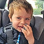 Mathéo participe au concours pour gagner de l'argent avec cette photo : child, toddler, car_seat, pacifier, beads, clothing, jacket, seatbelt, smile, happy, hand, blanket, indoor, window, hair, face, person, toy, car_interior, seat