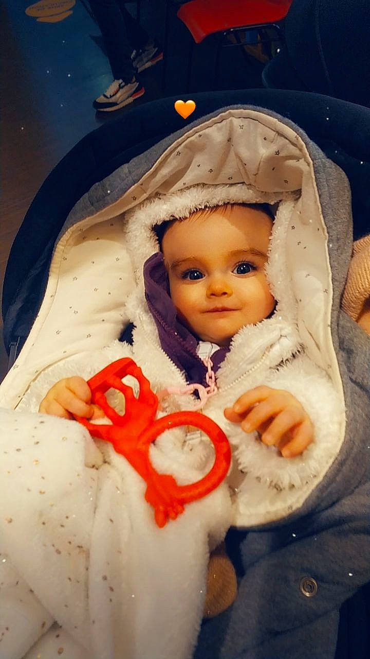 Hilda participe au concours pour gagner de l'argent avec cette photo : art, baby, baby_products, cheek, child, chin, doll, eye, eyebrow, eyelash, facial_expression, iris, lip, mouth, nose, peach, person, skin, sleeve, toy