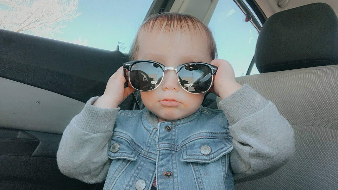Violette is registered to the contest to win money with this photo: automotive_design, automotive_exterior, eyewear, finger, gesture, glasses, goggles, hand, human, iris, lip, mouth, nose, outerwear, person, skin, sky, sleeve, sunglasses, vehicle_door