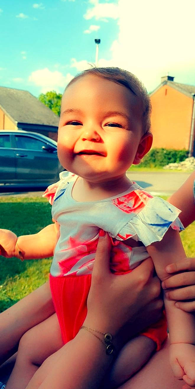 Elyana participe au concours pour gagner de l'argent avec cette photo : baby_toddler_clothing, blue, facial_expression, finger, fun, gesture, grass, hairstyle, happy, leisure, mouth, neck, people_in_nature, person, plant, shoulder, skin, sky, smile, thigh