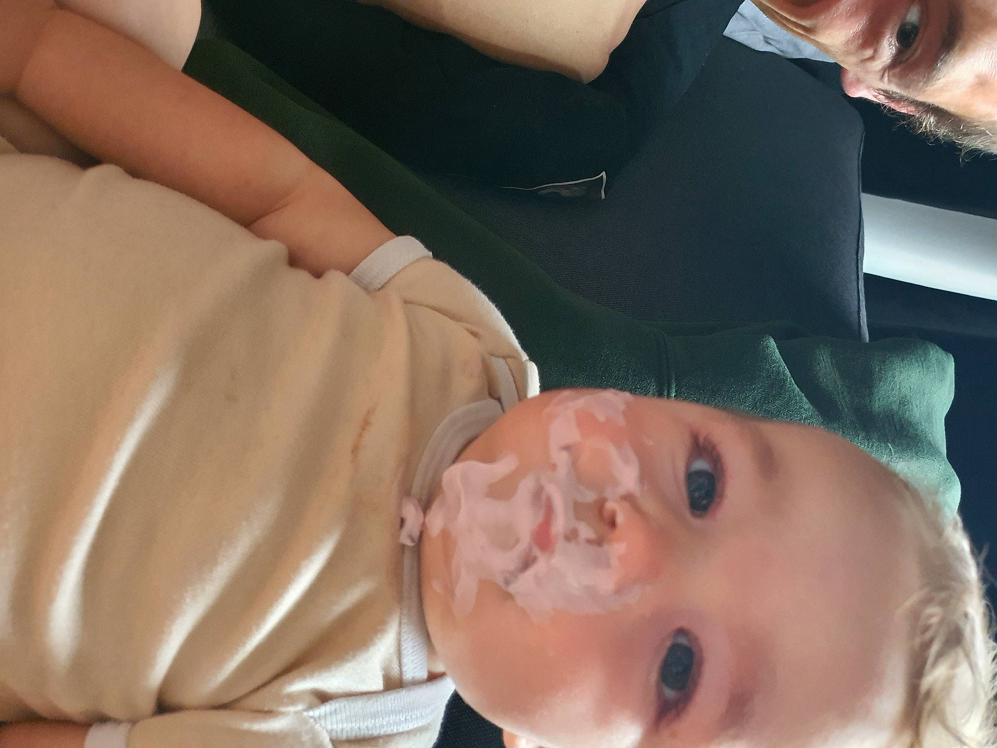 Elyana a rejoint le concours — aidez-le/la à gagner de superbes lots ! baby, cheek, comfort, ear, eyebrow, eyelash, finger, forehead, gesture, hair, happy, jaw, lip, mammal, mouth, neck, nose, person, skin, smile