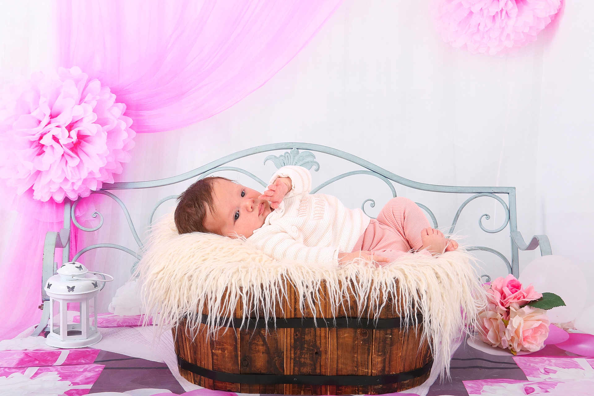 Noëlya a rejoint le concours — aidez-le/la à gagner de superbes lots ! baby, infant, pink, blanket, wooden_barrel, flower, lantern, decor, fabric, bench, soft_texture, cute, portrait, indoor, child, resting, cozy, pastel_colors, cute_baby, peaceful