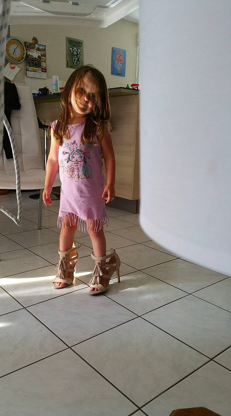 Rachel participe au concours pour gagner de l'argent avec cette photo : child, clothing, day, design, floor, flooring, footwear, fun, girl, leg, pattern, person, play, shoe, shoulder, skin, snapshot, standing, toddler, vacation