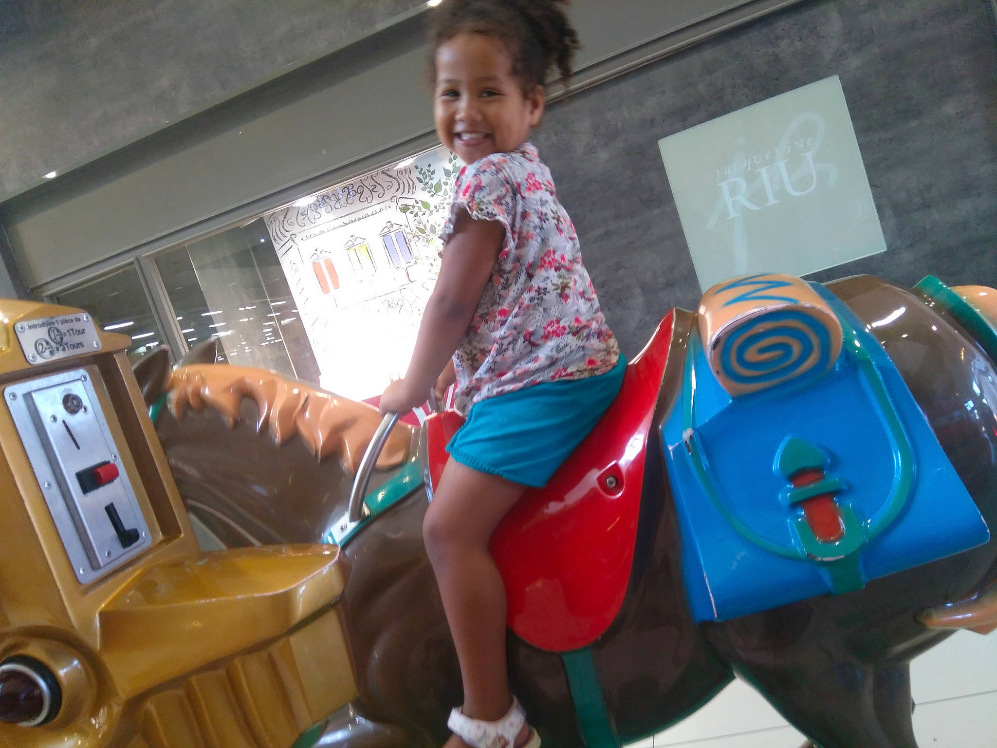 Yaëlle participe au concours pour gagner de l'argent avec cette photo : child, fun, girl, joy, leisure, person, play, product, toddler, vacation