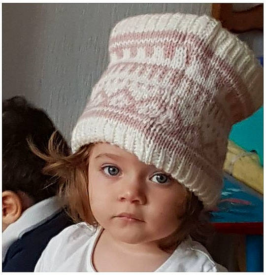 Emmy participe au concours pour gagner de l'argent avec cette photo : baby, beauty, cap, child, creative_arts, face, fashion_accessory, happy, hat, headgear, headwear, knit_cap, outerwear, person, photograph, rectangle, sleeve, snapshot, textile, toddler