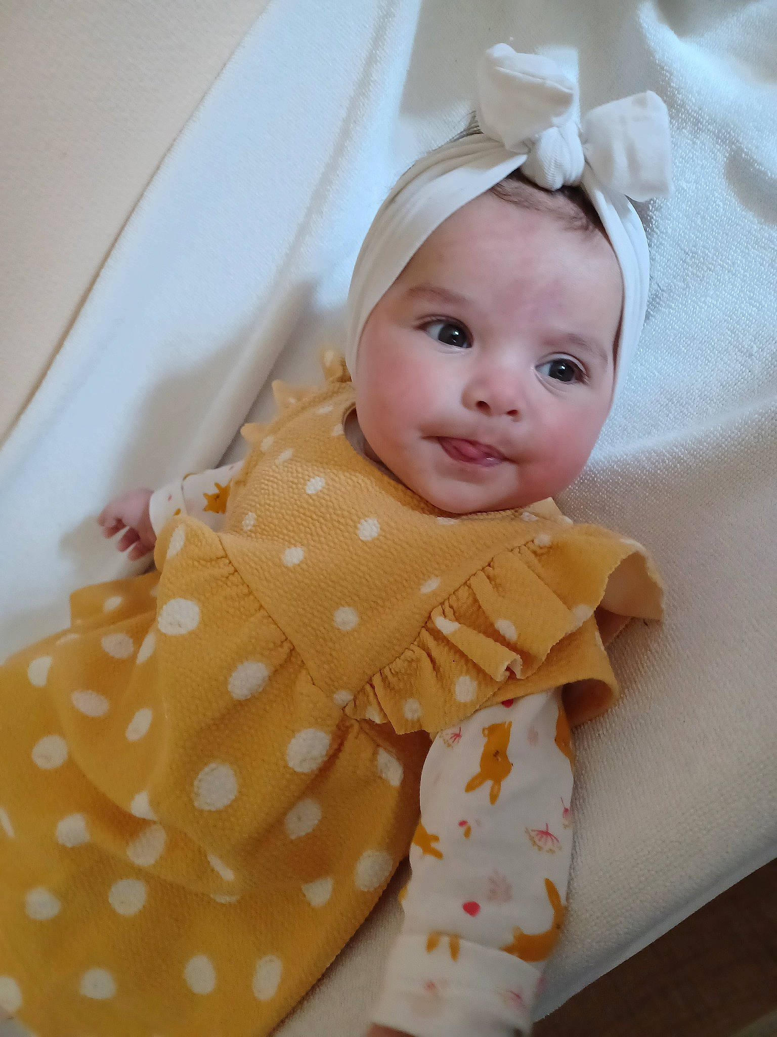 Méline a rejoint le concours — aidez-le/la à gagner de superbes lots ! baby, baby_products, baby_safety, baby_toddler_clothing, cheek, child, collar, comfort, happy, linens, pattern, peach, person, pink, product, room, skin, sleeve, smile, textile