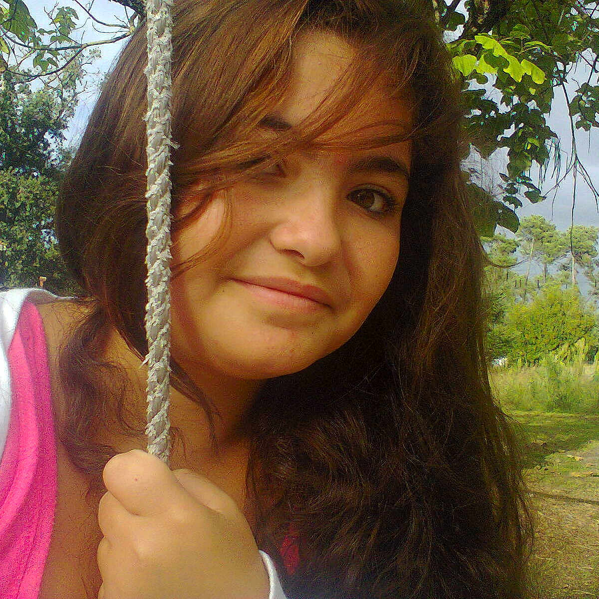 Maëva participe au concours pour gagner de l'argent avec cette photo :