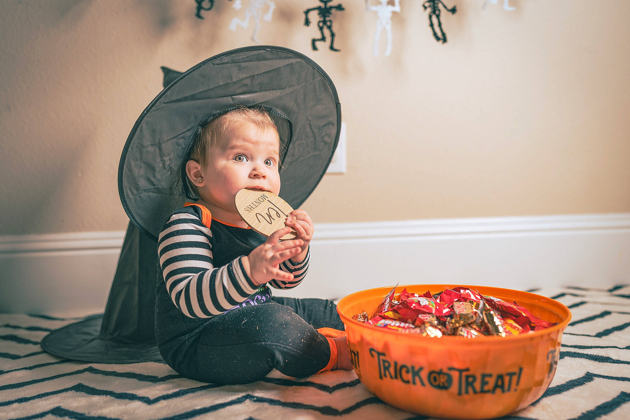 Valentina is registered to the contest to win money with this photo: baby, bowl, child, comfort_food, drum, flash_photography, fun, happy, junk_food, mixing_bowl, musical_instrument, orange, person, plate, play, portrait_photography, room, sitting, sweetness, t_shirt