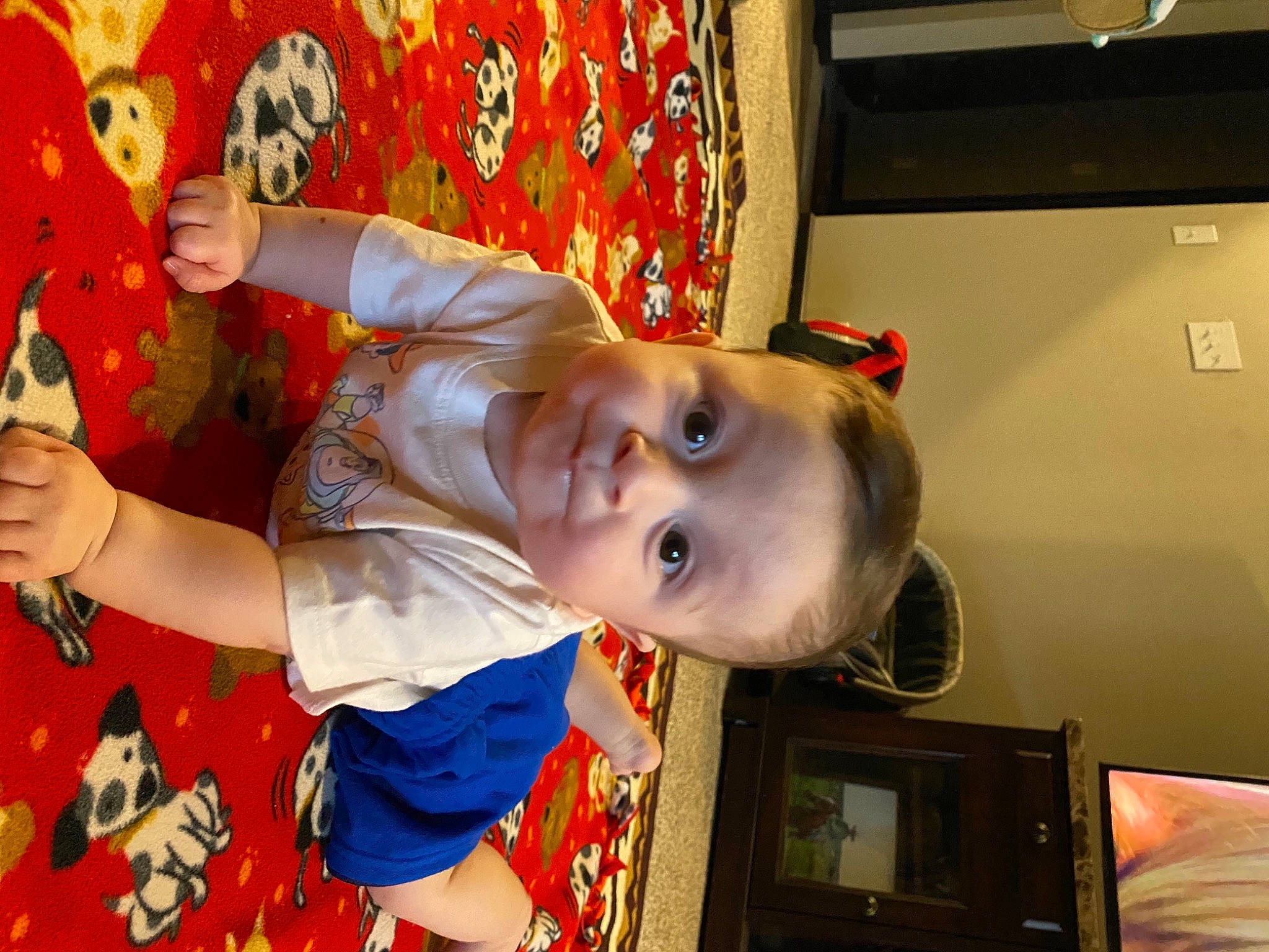 Javier is registered to the contest to win money with this photo: baby, child, fun, happy, leisure, orange, paint, pattern, person, play, room, smile, t_shirt, toddler, visual_arts