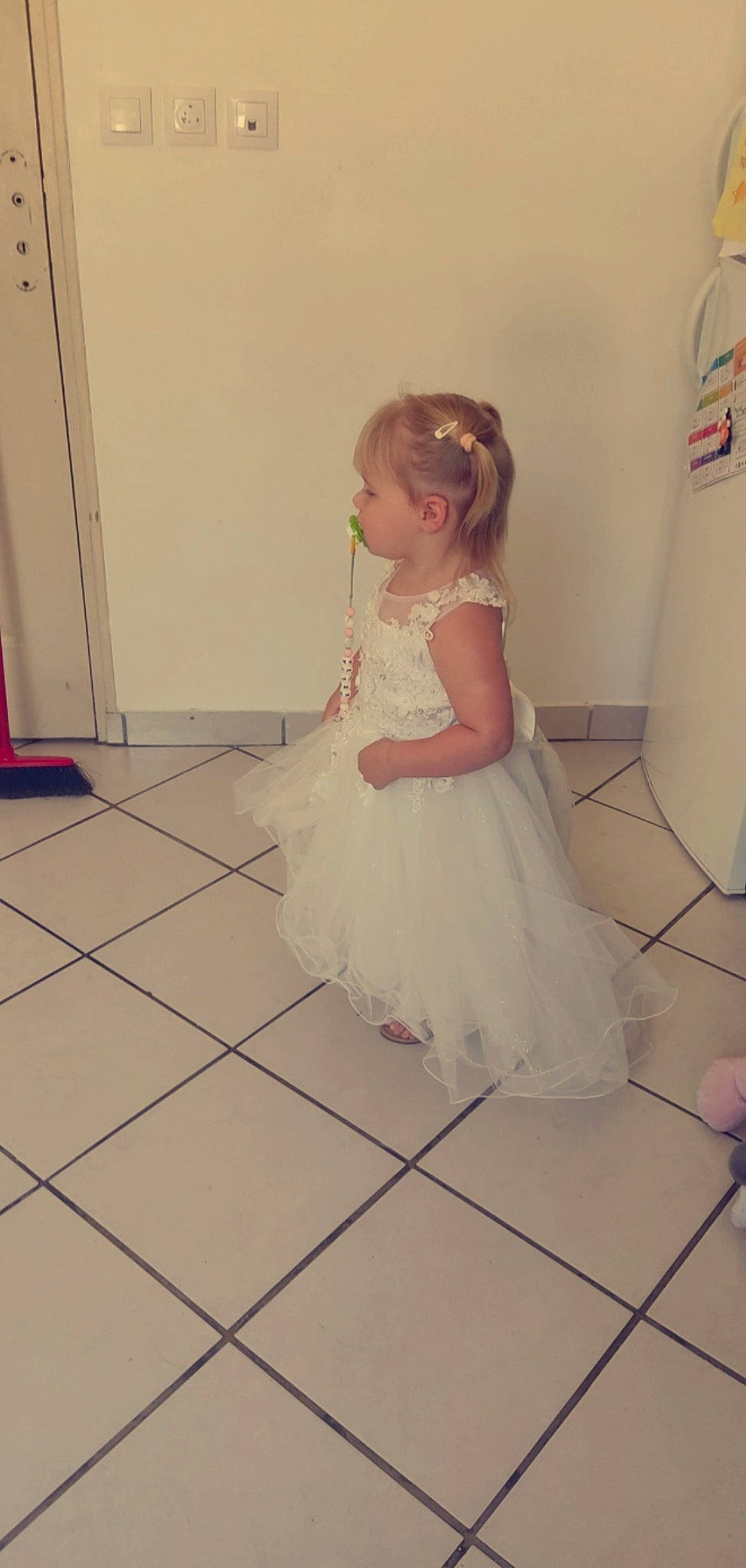 Kelia a rejoint le concours — aidez-le/la à gagner de superbes lots ! arm, baby_toddler_clothing, bridal_accessory, bridal_party_dress, day_dress, dress, embellishment, event, fashion_design, floor, flooring, human_leg, joint, leg, one_piece_garment, person, pink, skin, standing, toddler