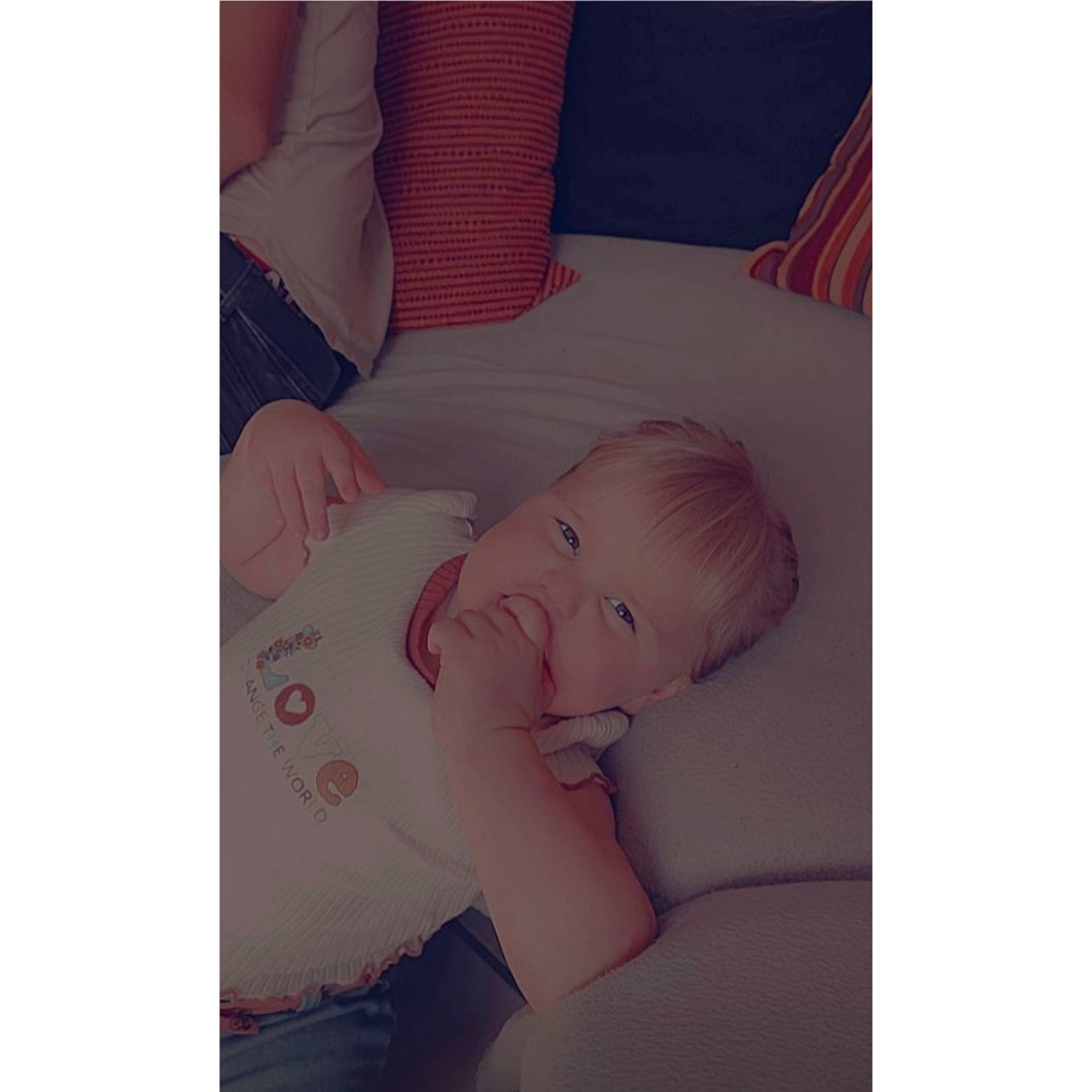 Kelia a rejoint le concours — aidez-le/la à gagner de superbes lots ! art, baby, baby_products, baby_sleeping, baby_toddler_clothing, bed, bedding, child, comfort, flesh, font, linens, love, magenta, pattern, person, rectangle, sitting, sleeve, tints_and_shades