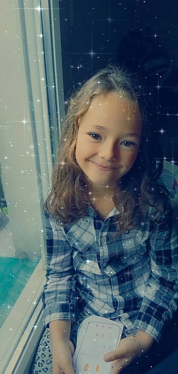 Ashley participe au concours pour gagner de l'argent avec cette photo : black_hair, cool, eye, eyebrow, eyelash, face, flash_photography, fun, hair, hairstyle, happy, iris, joy, lip, long_hair, outerwear, person, plaid, smile, snow