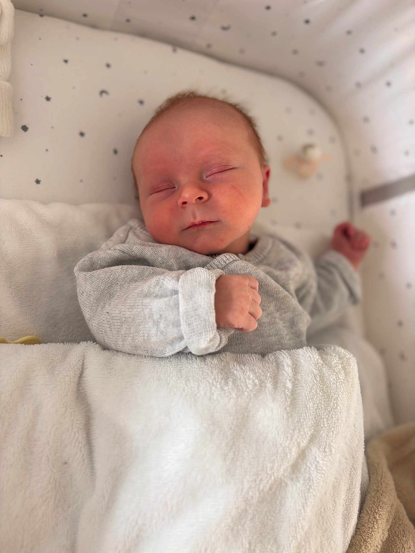 Ysaac participe au concours pour gagner de l'argent avec cette photo : baby, sleeping, pajamas, blanket, crib, infant, face, hand, cozy, toddler, soft, cute, peaceful, head, indoor, newborn, rest, child, comfort, sleep