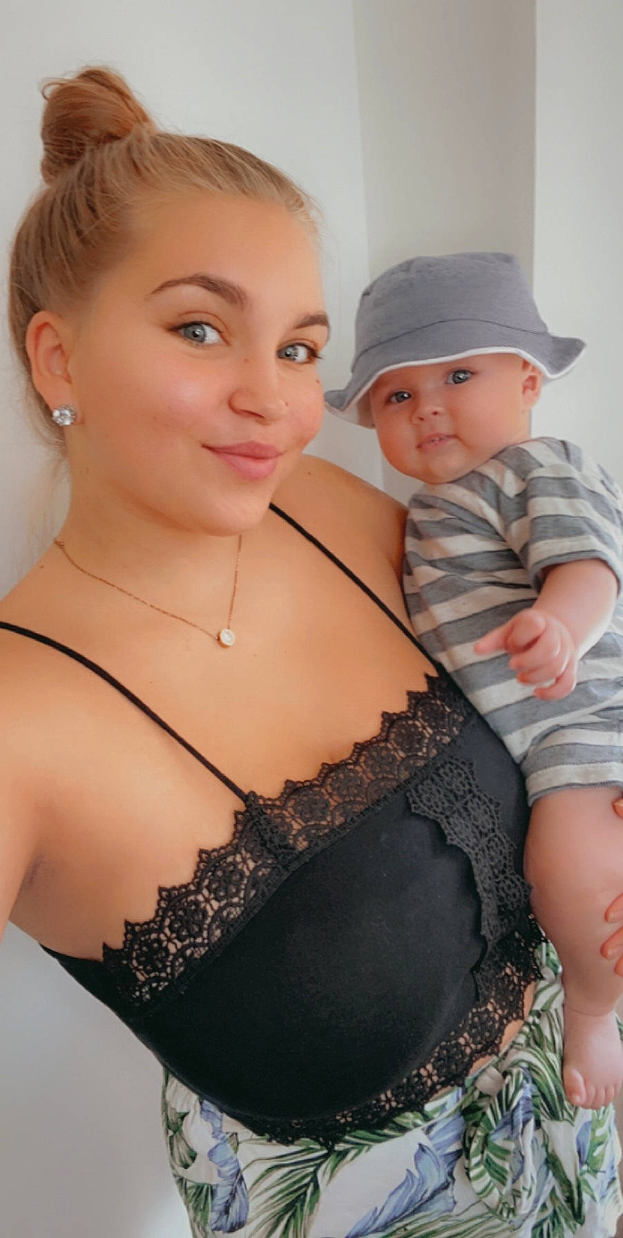 Kye is registered to the contest to win money with this photo: abdomen, blond, brassiere, chest, child, clothing, headwear, joint, joy, lingerie, person, shoulder, trunk, undergarment