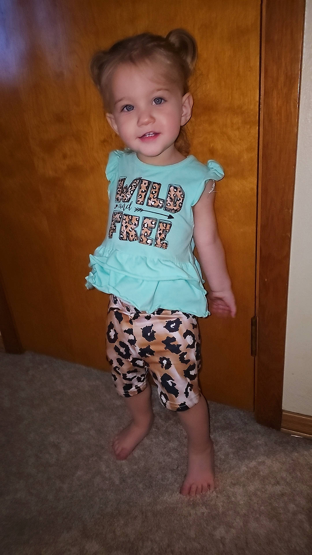 Kyrie is registered to the contest to win money with this photo: baby_toddler_clothing, chin, eye, facial_expression, hair, happy, head, human_body, joy, knee, leg, neck, person, shoulder, sleeve, smile, t_shirt, thigh, toddler, trunk