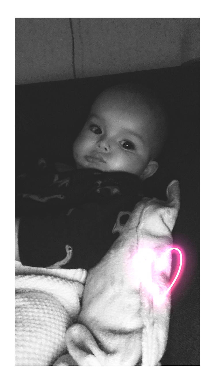 Azaël a rejoint le concours — aidez-le/la à gagner de superbes lots ! baby, beauty, black, cheek, comfort, cool, elbow, eyebrow, flash_photography, fun, gesture, happy, head, human_body, iris, jaw, lip, mouth, nose, person