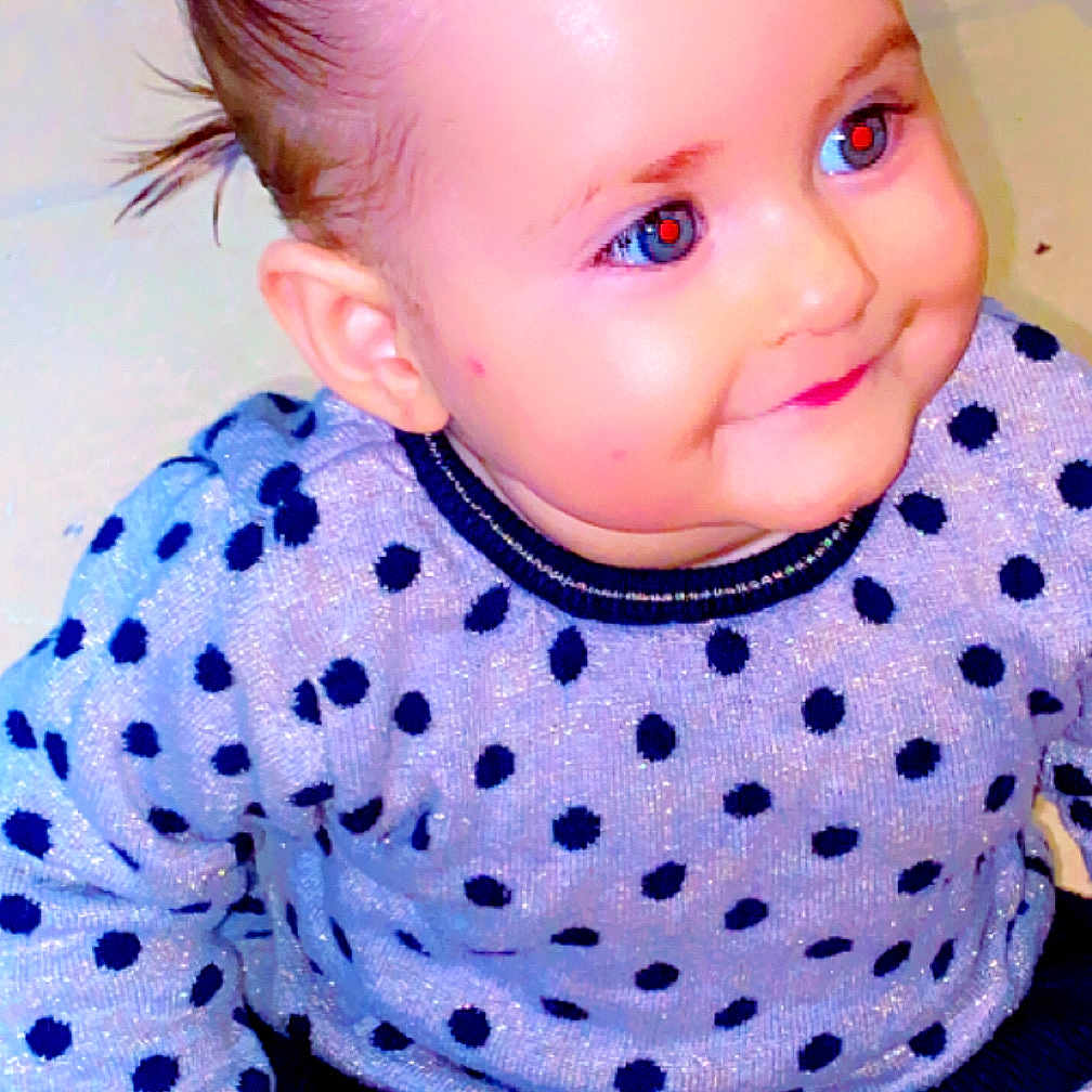 Kayssi participe au concours pour gagner de l'argent avec cette photo : baby, child, clothing, cute, eyes, face, fashion, hair, happy, indoor, long_sleeve, person, pigtails, polka_dot, portrait, skin, smile, sweater, toddler, young_child