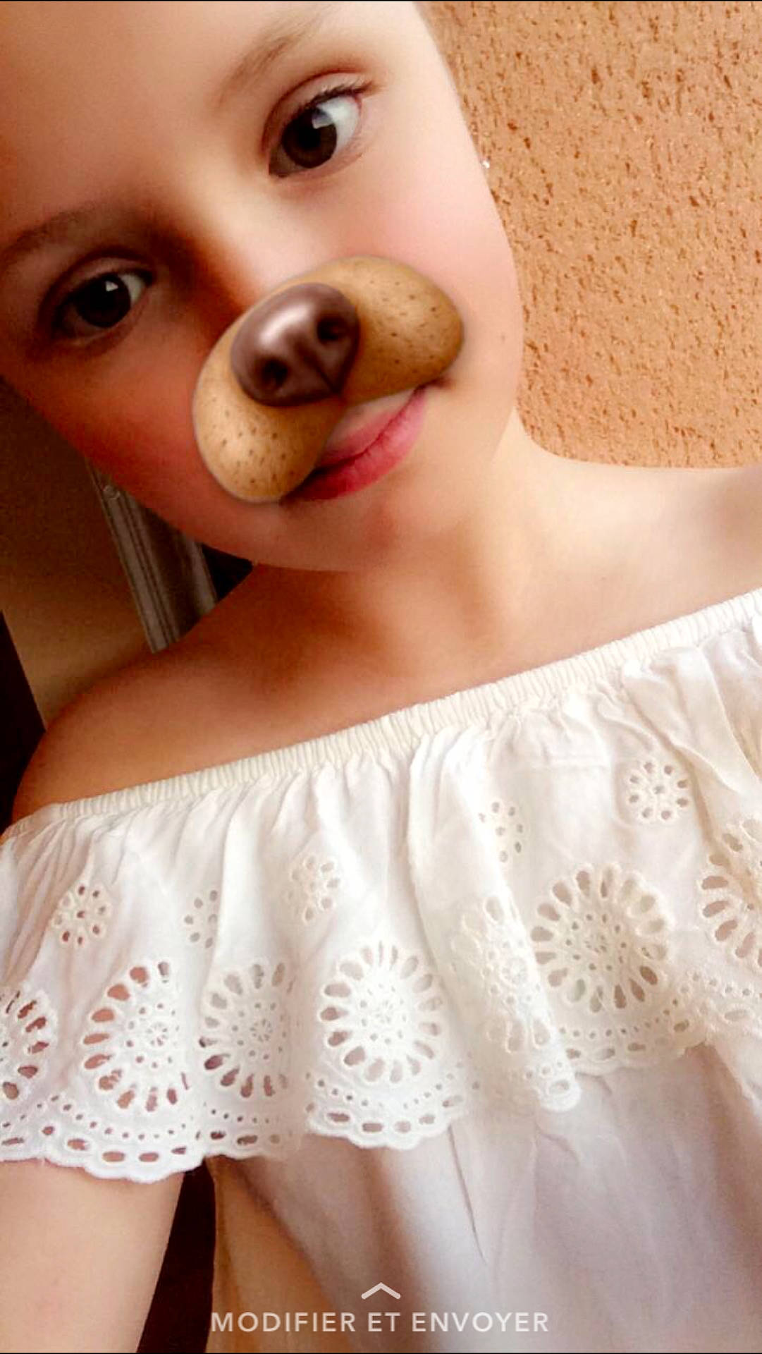 Emma a rejoint le concours — aidez-le/la à gagner de superbes lots ! beauty, blond, clothing, costume, doll, dress, eye, fashion, hair, hairstyle, head, human_body, model, nose, organ, photo_shoot, pink, skin, sweetness, toy