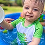 Elio a rejoint le concours — aidez-le/la à gagner de superbes lots ! blue_pool, child, cup, dinosaur, fun, green_shirt, happy, nature, outdoor, person, play, pool, skin, smile, summer, sunlight, toddler, toy, water, wet_hair
