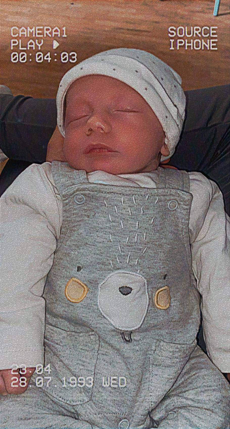 Cleyton a rejoint le concours — aidez-le/la à gagner de superbes lots ! baby, baby_sleeping, baby_toddler_clothing, cap, cheek, child, comfort, happy, head, headgear, mouth, nose, organ, outerwear, person, product, skin, sleeve, textile, toddler