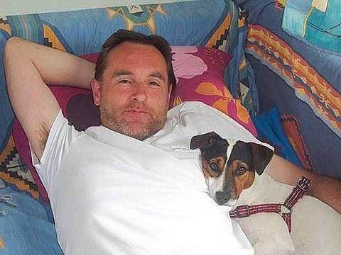 Snoopy participe au concours pour gagner de l'argent avec cette photo : brazilian_terrier, canidae, carnivore, chilean_fox_terrier, companion_dog, danish_swedish_farmdog, dog, dog_breed, ear, feist, fox_terrier, jack_russell_terrier, japanese_terrier, mammal, rat_terrier, ratonero_bodeguero_andaluz, russell_terrier, smooth_fox_terrier, tenterfield_terrier