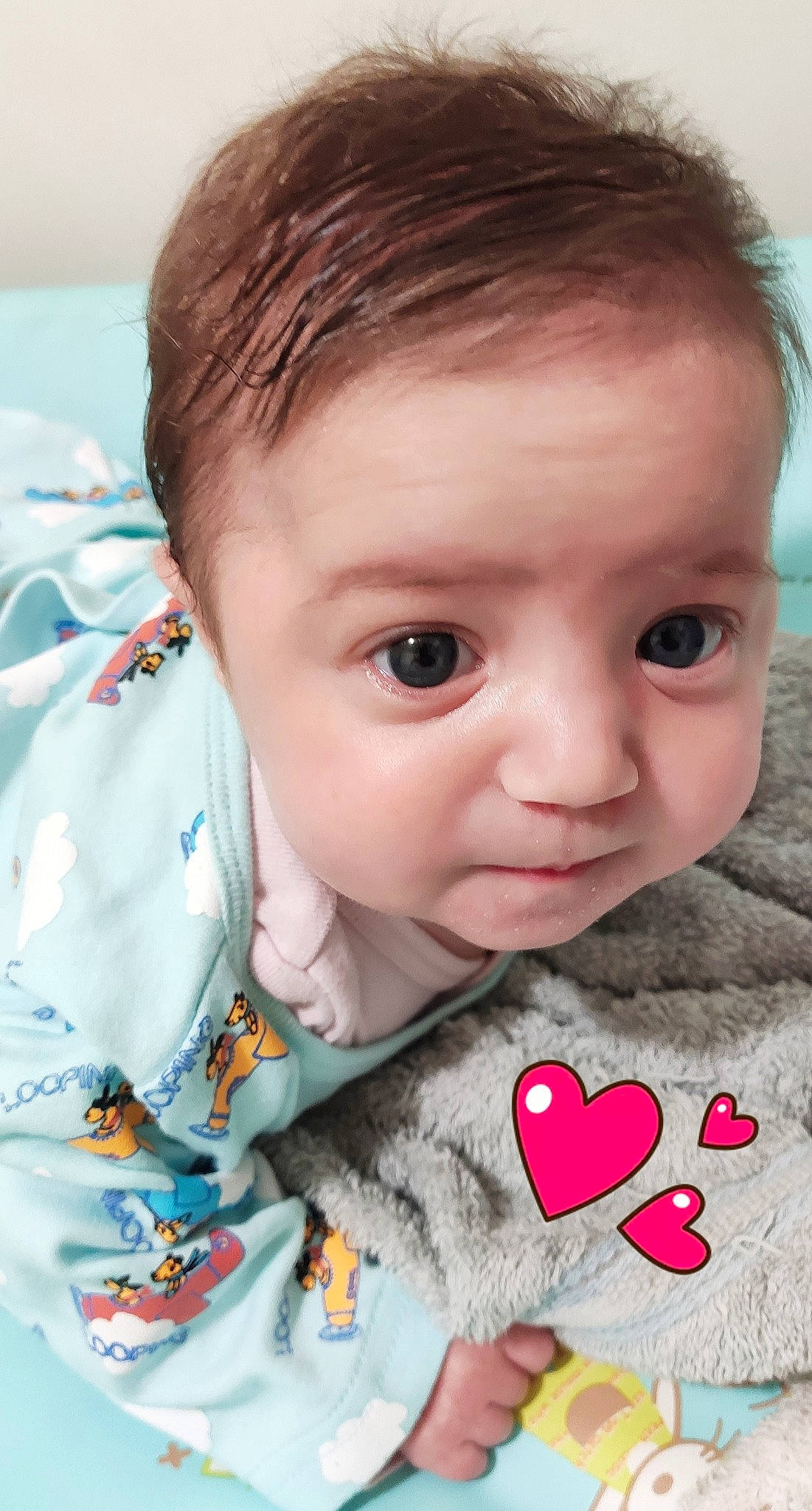 Rosalya a rejoint le concours — aidez-le/la à gagner de superbes lots ! baby, brown_hair, cheek, child, chin, cool, ear, eye, eyebrow, face, forehead, hair, hairstyle, head, lip, mouth, nose, person, pink, skin
