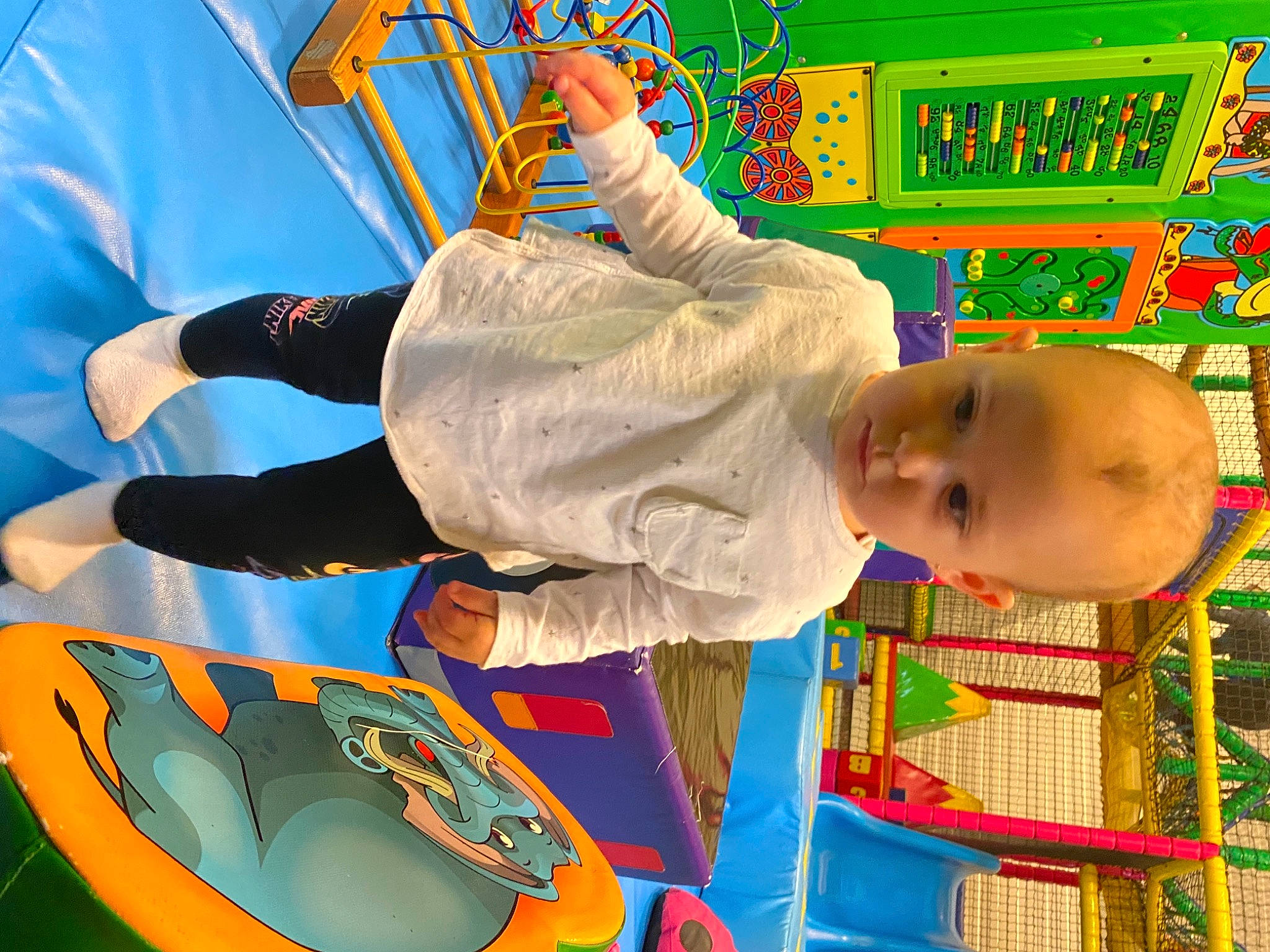 Lorena a rejoint le concours — aidez-le/la à gagner de superbes lots ! baby, baby_toddler_clothing, baby_toys, child, electric_blue, fun, leisure, person, personal_protective_equipment, photograph, play, recreation, retail, room, sports_equipment, sportswear, toddler, toy, walking_shoe, world