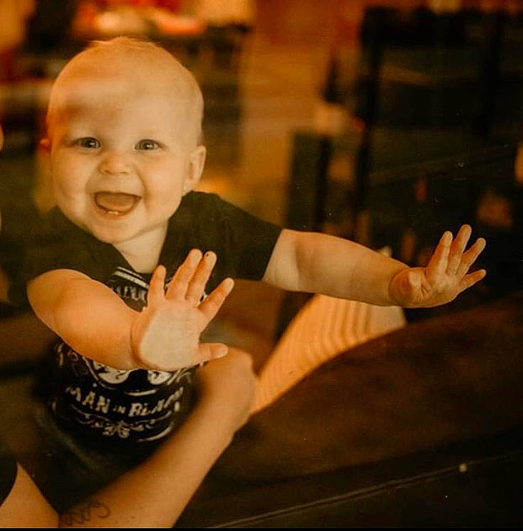 Elowyn is registered to the contest to win money with this photo: arm, cheek, child, dance, finger, flash_photography, gesture, hand, joy, person, photography, portrait, smile, thumb, toddler