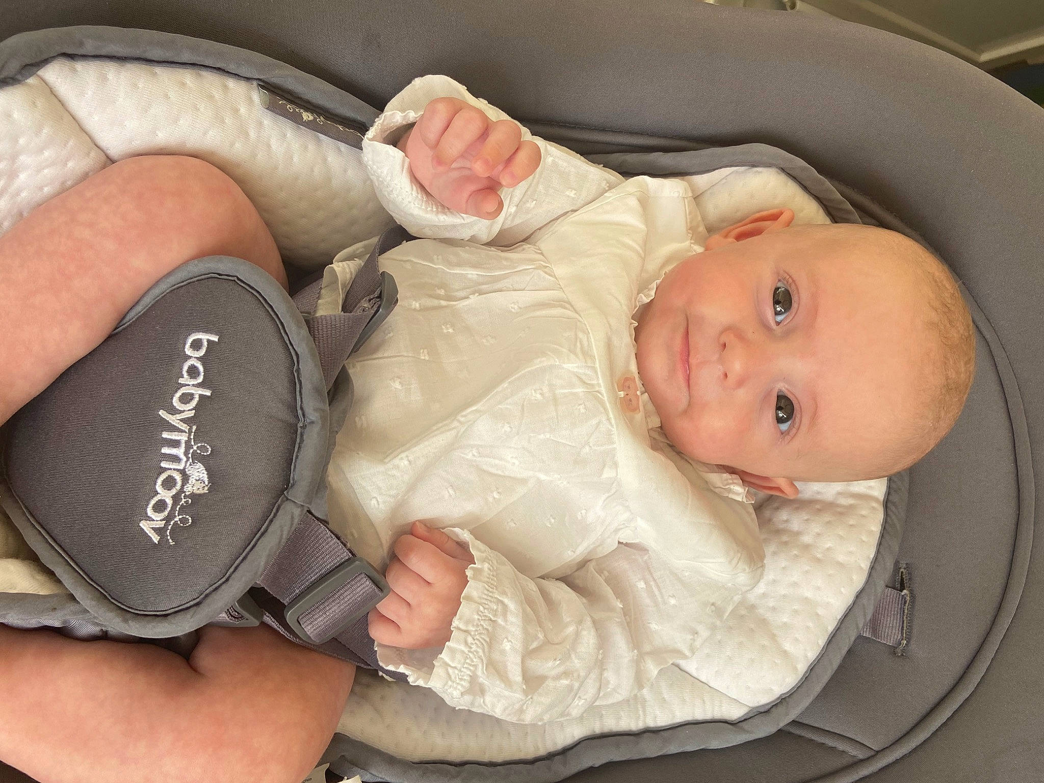 Elia participe au concours pour gagner de l'argent avec cette photo : baby, baby_carriage, baby_products, baby_sleeping, baby_toddler_clothing, cheek, child, comfort, elbow, finger, gesture, hand, linens, mouth, nail, person, skin, smile, thumb, toddler