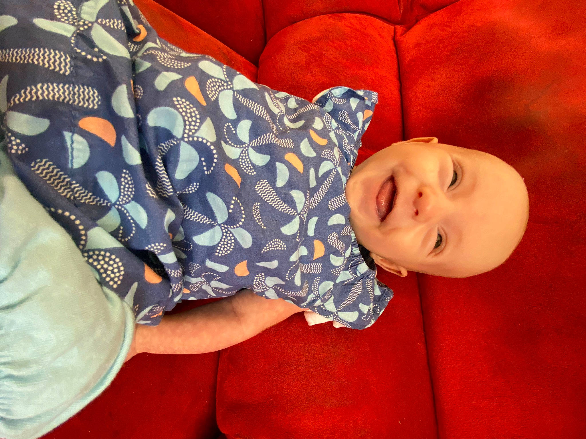Elia participe au concours pour gagner de l'argent avec cette photo : baby, baby_toddler_clothing, beauty, child, comfort, couch, elbow, electric_blue, happy, human_leg, linens, nail, pattern, person, sitting, sleeve, smile, textile, thigh, thumb