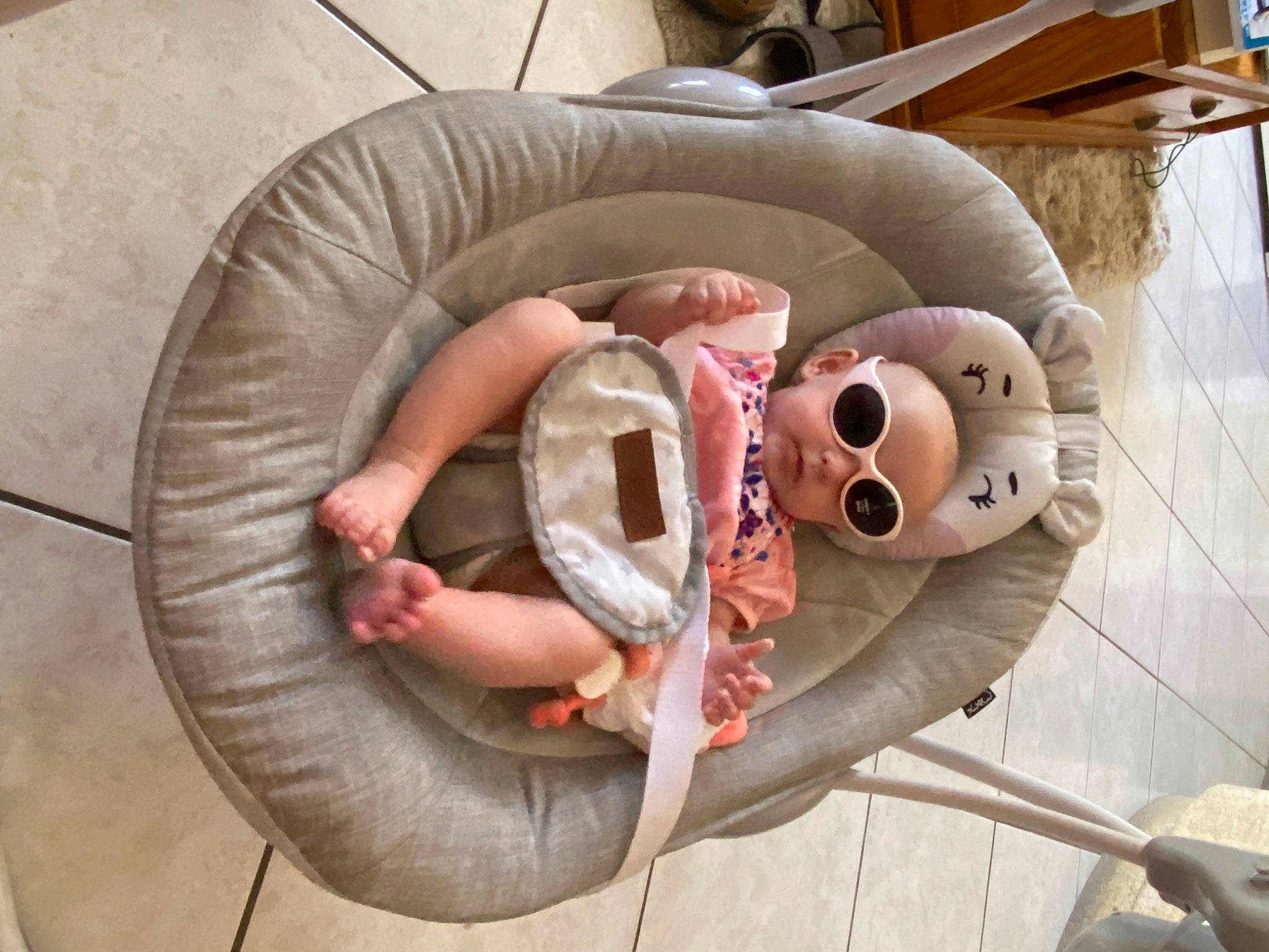 Elia participe au concours pour gagner de l'argent avec cette photo : baby_products, baby_toys, child, comfort, cradle, fawn, infant_bed, linens, person, room, stuffed_toy, toy, wood