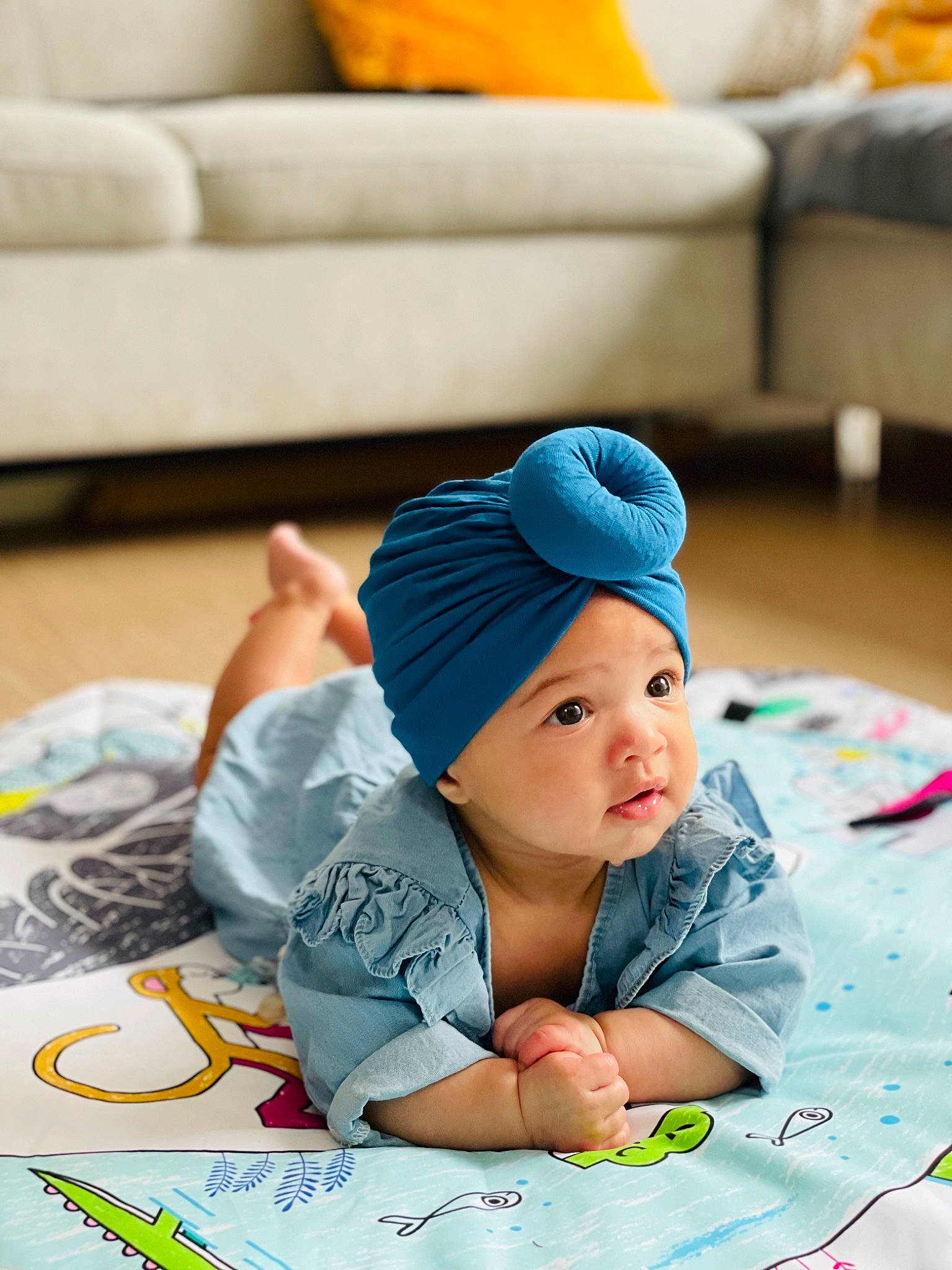 Inaya participe au concours pour gagner de l'argent avec cette photo : baby, baby_toddler_clothing, baseball_cap, blue, cap, child, comfort, face, grass, happy, hat, headgear, headwear, leisure, person, room, sleeve, t_shirt, textile, toddler