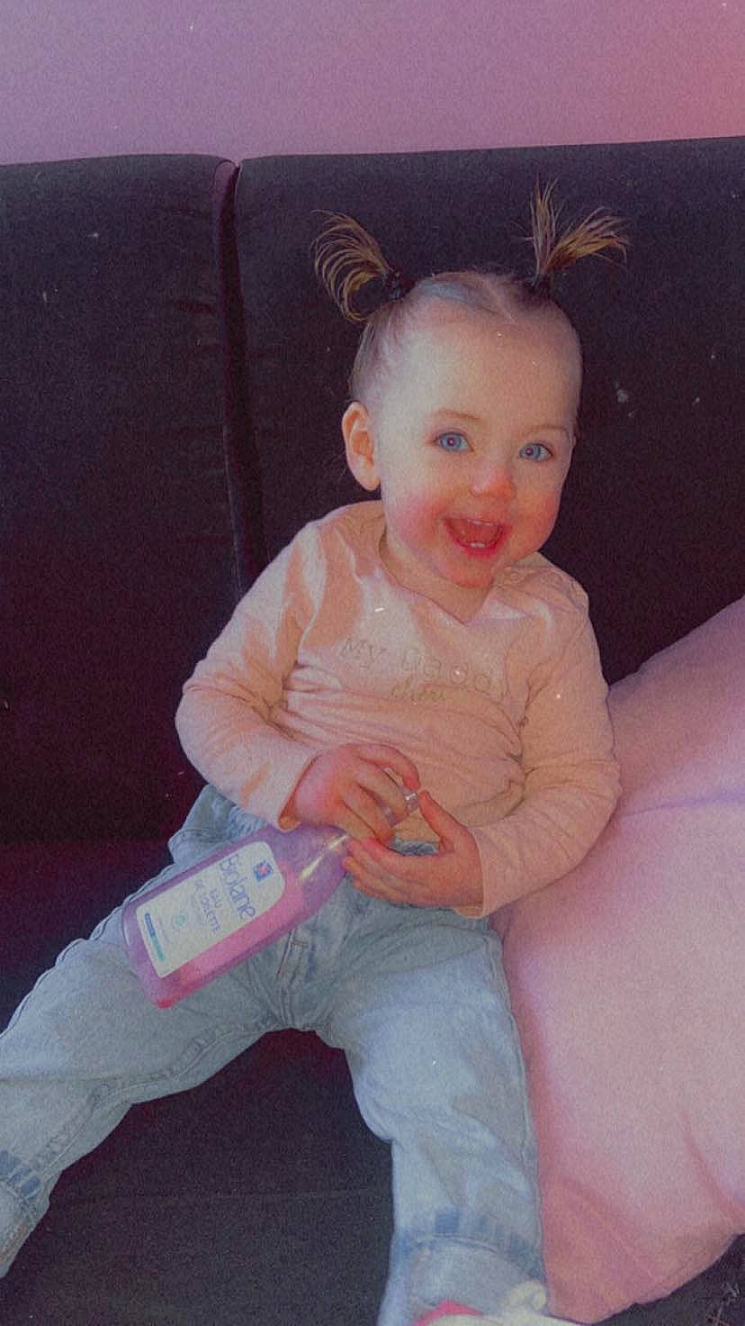 Chelsea a rejoint le concours — aidez-le/la à gagner de superbes lots ! baby, baby_toddler_clothing, cheek, chin, comfort, cool, eye, face, fun, hair, happy, head, human_body, iris, joy, person, pink, skin, sleeve, smile