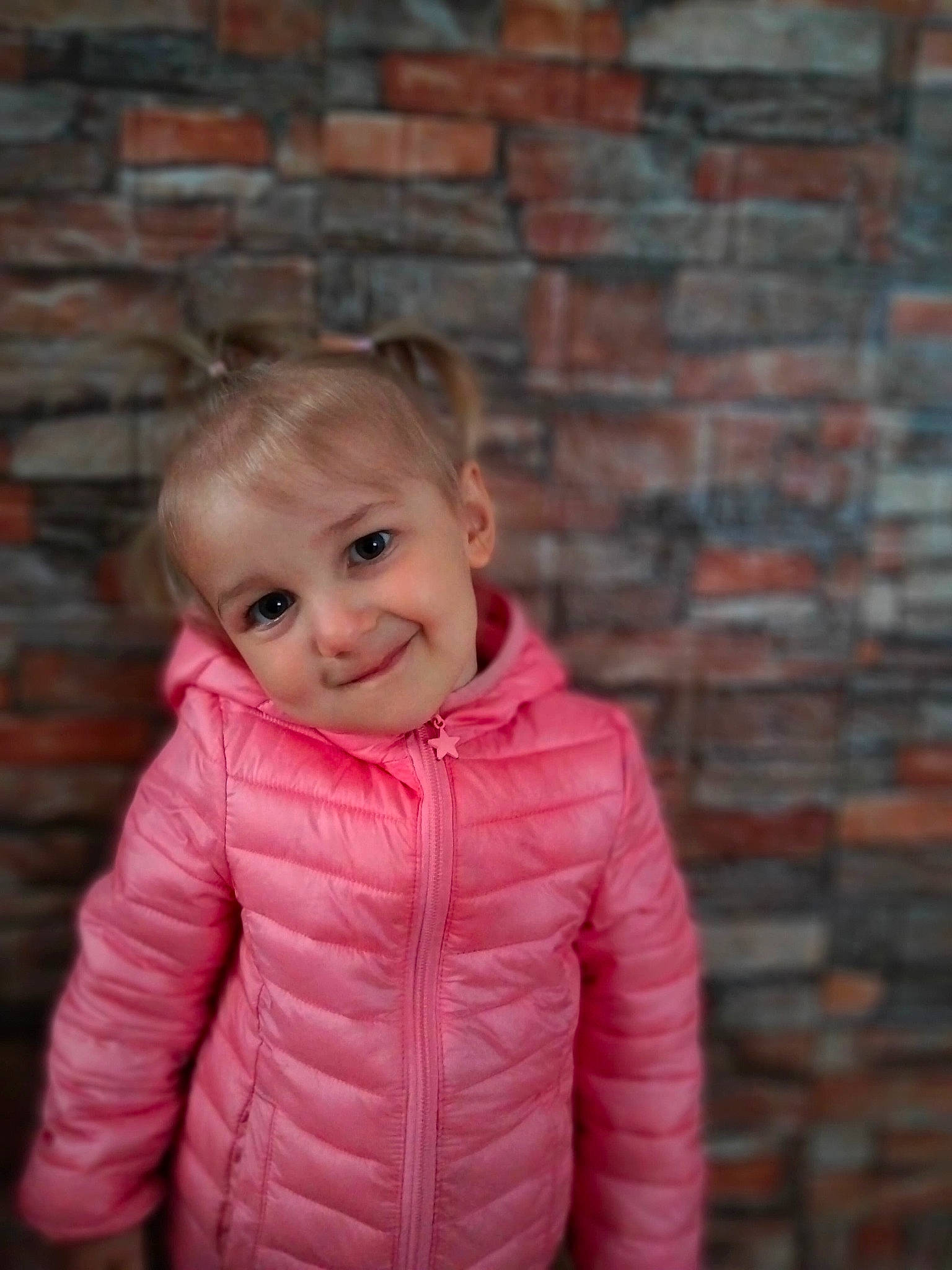 Kaliana participe au concours pour gagner de l'argent avec cette photo : baby, baby_toddler_clothing, brick, brickwork, cheek, child, chin, clothing, fun, fur, happy, joy, magenta, outerwear, person, portrait_photography, sitting, sleeve, smile, toddler