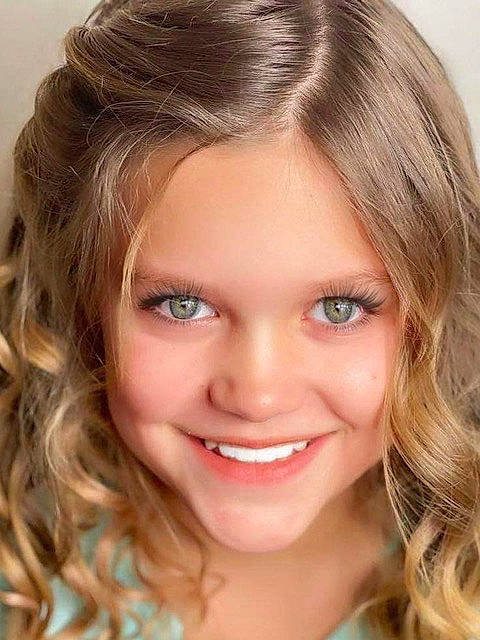 Kynslee is registered to the contest to win money with this photo: beauty, cheek, chin, dress, eye, eyebrow, eyelash, face, flash_photography, hairstyle, happy, iris, jaw, joy, layered_hair, lip, makeover, nose, person, skin