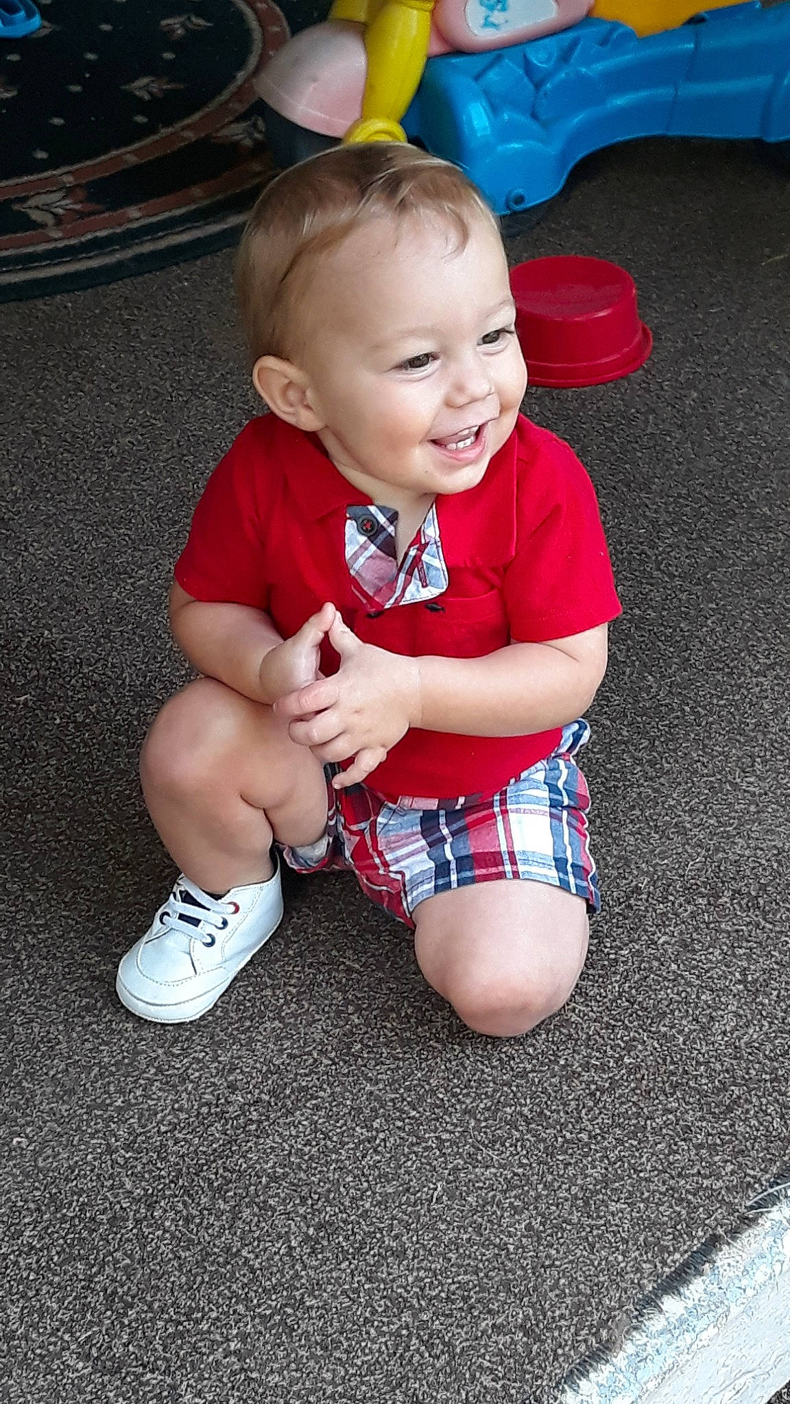 Aires is registered to the contest to win money with this photo: baby, child, joy, person, play, sitting, toddler